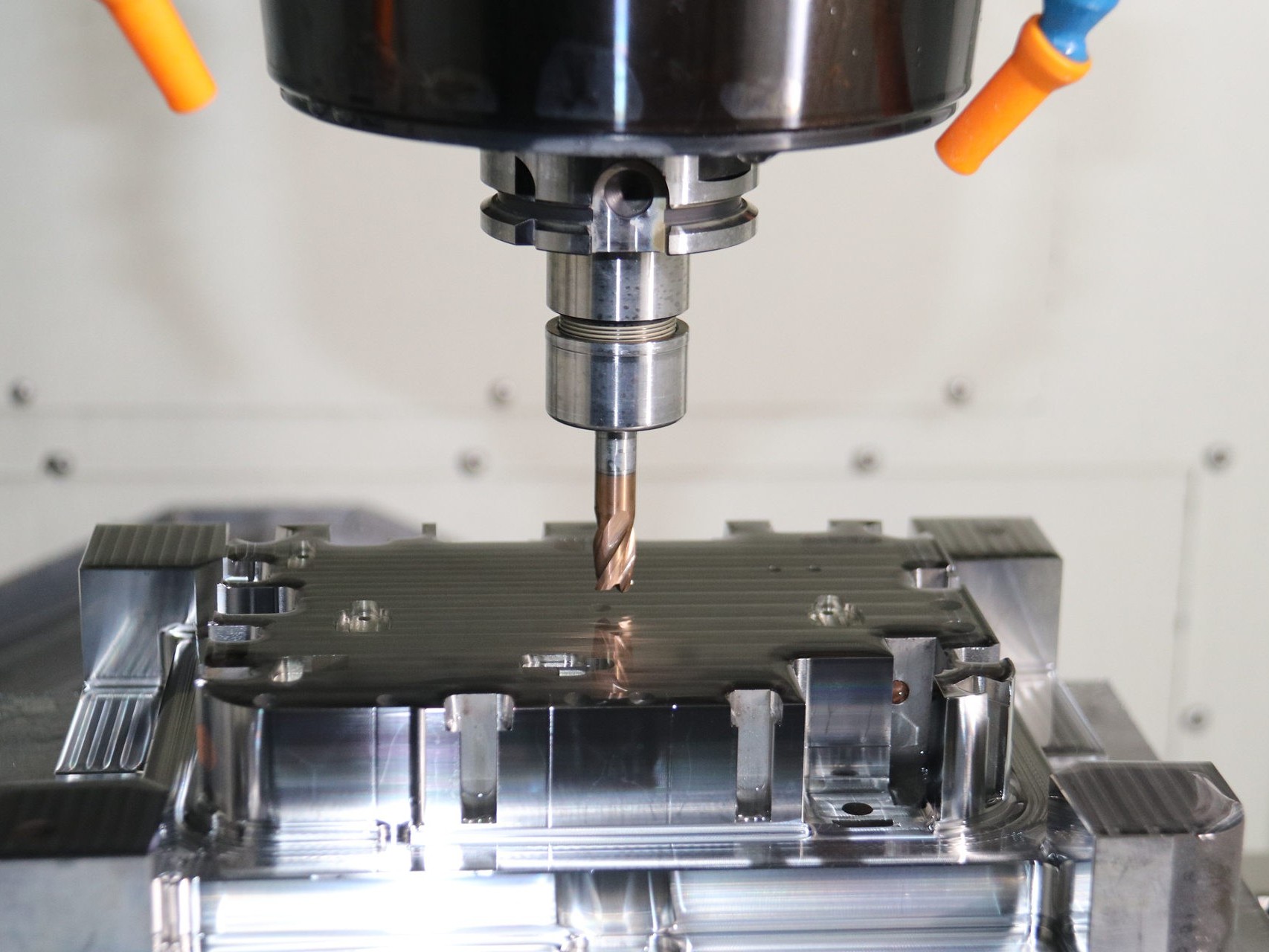 加工精密注塑模具需要多久？