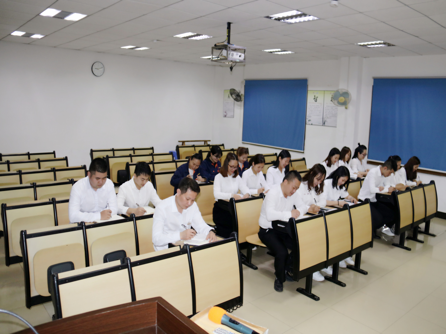 立新塑膠-會議室