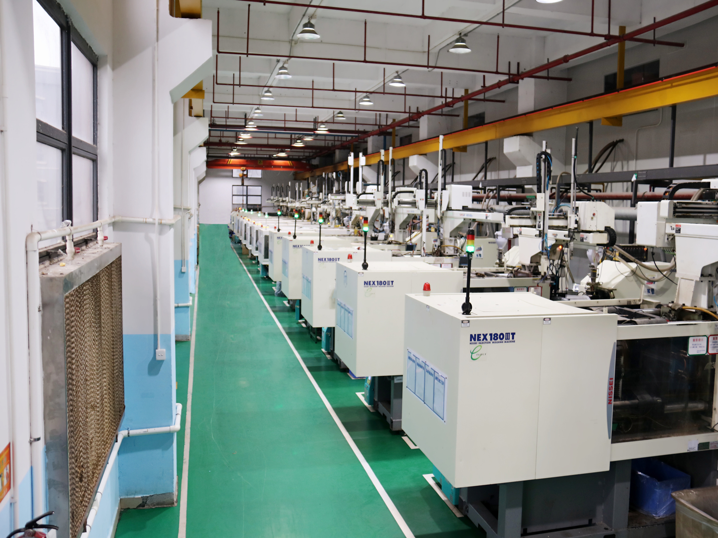 立新塑膠-公司注塑機(jī)臺(tái)設(shè)備